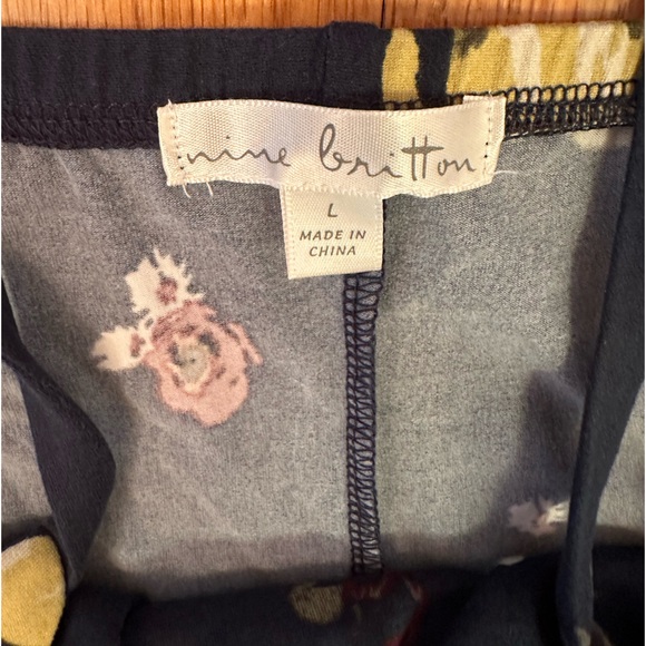 WOMEN’S DRESS - Picture 2 of 3